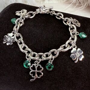 Silvertone green, four leaf clover charm Cookie Lee toggle bracelet